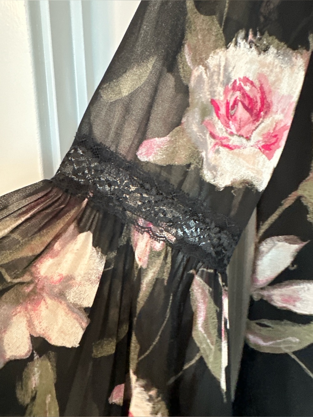 White House Black Market Blouse. Multi-color Floral Pleated Sleeves Size 8 - Picture 8 of 11